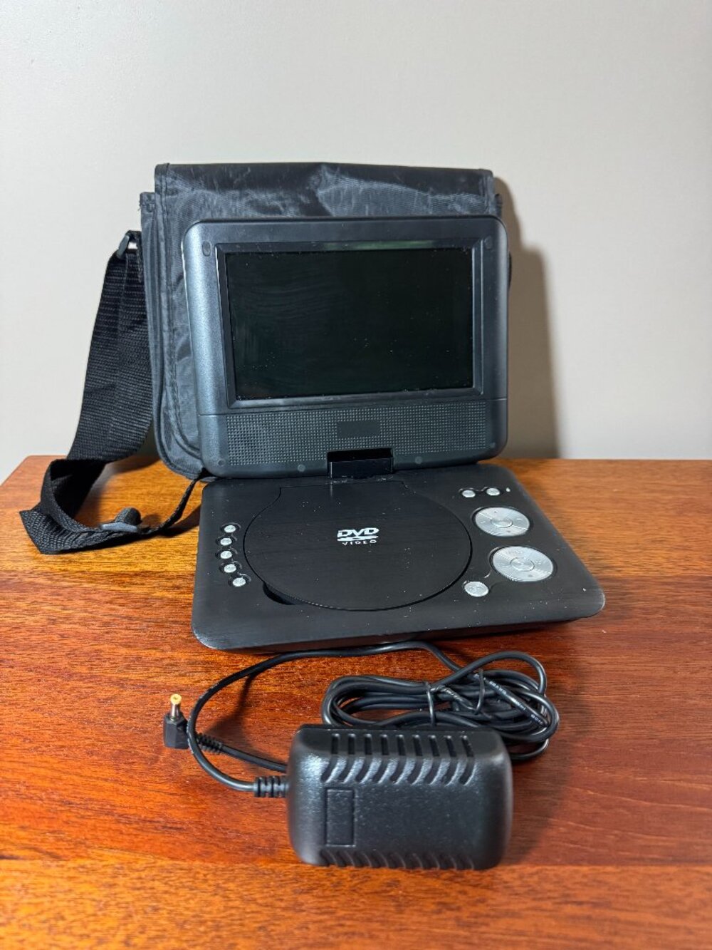 Onn 7” Portable DVD Player - Carrying Bag And Charger - Tested Working